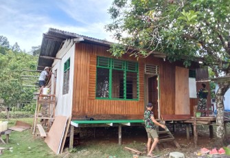 Rehab RTLH milik ibu Diana di Kampung Sesor