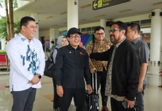 Sekda Bintan Sambut Kedatangan Komisi VII DPR RI di Bandara Raja Haji Fisabilillah