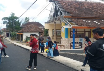 Ruang Kelas Terdampak Pelebaran Jalan, 18 Siswa SDN 1 Srigonco Belajar di Laboratorium