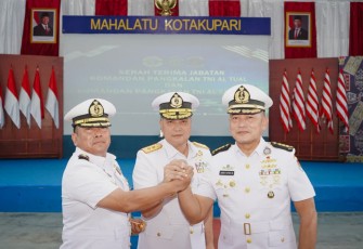 Komandan Kodaeral IX Pimpin Sertijab Komandan Lanal Tual dan Komandan Lanal Saumlaki