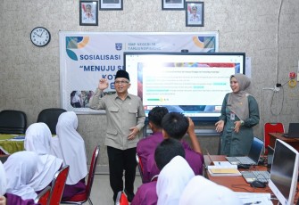 Wakil Menteri Pendidikan Dasar dan Menengah (Wamendikdasmen), Atip Latipulhayat