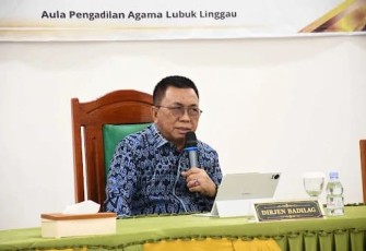 Direktur Jenderal Badan Peradilan Agama Mahkamah Agung RI Drs. H. Muchlis, S.H., M.H