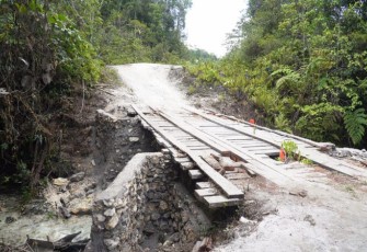 Rehab jembatan di Kampung Sesor