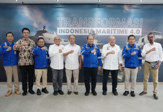 Anggota Dewan Perwakilan Daerah (DPD) RI Daerah Pemilihan Jawa Timur AA LaNyalla Mahmud Mattalitti mengisi reses dengan melakukan kunjungan kerja strategis ke fasilitas PT PAL Indonesia di Surabaya