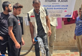 Penyaluran air bersih bagi pengungsi Gaza
