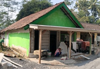 Finishing RTLH rumah ibu Tuha