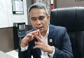 Ketua Fraksi Golkar DPRD Jatim, Pranaya Yudha Mahardika, di Gedung DPRD Jatim