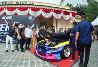 Menteri Ekonomi Kreatif/Kepala Badan Ekonomi Kreatif (Ekraf), Teuku Riefky Harsya, menghadiri sekaligus memberi sambutan dalam Press Conference NMAA IMI SEMA Project 2026 di Gedung Joang 45, Jakarta, Rabu (19/8/2026)