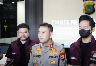 Kapolres Metro Jakarta Barat Kombes Pol Nasriadi didampingi Kasatres Narkoba Akbp Vernal A Sambo dan Kanit 3 Akp Hamdan Agus
