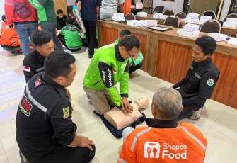 Driver Ojek Online Keterampilan PPGD untuk Penyelamat di Jalan