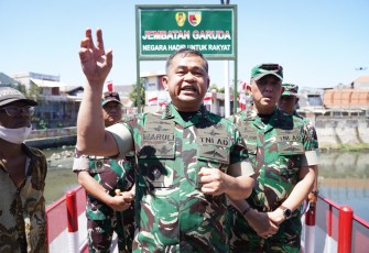 Kasad Jenderal TNI Maruli Simanjuntak, M.Sc. meninjau langsung Jembatan Gantung Garuda tersebut, Rabu (2/9/2026) 