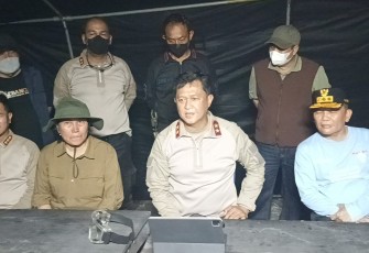 Kapolda Kalteng  Irjen Pol Iwan Kurniawan, S.I.K., M.Si. usai meninjau lokasi Karhutla di Desa Marang, Jl. Tjilik Riwut Km.23