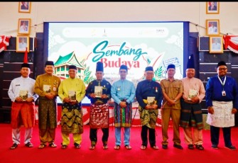 Bupati Karimun Ing. H. Iskandarsyah Dorong Pelestarian Pantun Selaras Visi “Karimun Maju, Sejahtera, dan Berbudaya