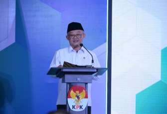Menteri Pendidikan Dasar dan Menengah, Abdul Mu'ti, saat menyampaikan _keynote speech_ dalam peluncuran Indeks Integritas Pendidikan Nasional di Gedung Merah Putih KPK, Jakarta, Selasa (6/10). Fotografer: Destian