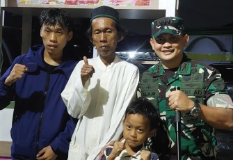Kodim 0501/JP dan Polres Metro Jakarta Pusat telah menemui pedagang es atas nama Bapak Sudrajat di rumahnya di wilayah Desa Rawa Panjang Kecamatan Bojong Gede Kab. Bogor untuk menyelesaikan permasalahan.