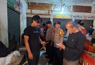 Polsek Tingkir Bersama Tim Inafis Polres Salatiga saat Olah TKP Penemuan Jenazah di Pasar Raya Salatiga