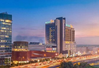 Seremoni tutup atap Metland Smara Hotel Bekasi