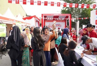 Warga Pasar Malaka Rorotan Antusias Meriahkan Semarak Merah Putih BRI Region 6