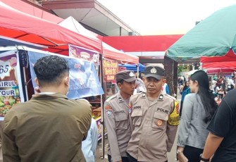 Polres Ngawi Patroli Pasar Pastikan Harga dan Stok Bapokting Aman