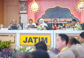 Kepolisian Daerah Jawa Timur menggelar Rapat Koordinasi (Rakor) Lintas Sektoral dalam rangka kesiapan pelaksanaan Operasi Ketupat Semeru 2026, di Gedung Mahameru Mapolda Jatim, Senin (9/3/2026)