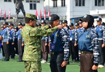 Kepala Staf Angkatan Laut (Kasal) Laksamana TNI Dr. Muhammad Ali saat melepas secara langsung kegiatan Pesantren Kilat (Sanlat) Ramadhan Tahun 2026 di Dermaga Kolinlamil, Jakarta Utara. Rabu (11/03)