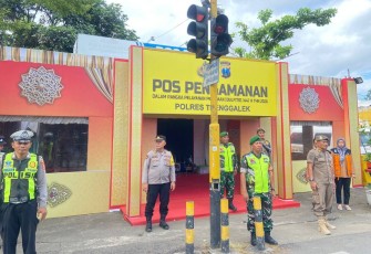 Sinergi TNI-Polri dan Relawan di Durenan Jaga Kelancaran Arus Mudik Lebaran