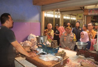 Kapolres Probolinggo Cek Harga dan Ketersediaan Bahan Pangan