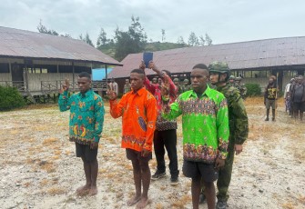  Tiga Eks OPM Cium Merah Putih dan Kembali ke NKRI