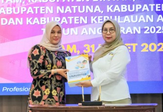 Wakil Bupati Bintan Deby Maryanti Serahkan LKPD Bintan Unaudited Tahun 2025 ke BPK