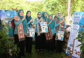 Kunjungan Kerja TP PKK Pusat terkait pemberdayaan lansia, UP2K, pemenuhan kebutuhan pangan dan sandang, serta intervensi keluarga berisiko stunting guna menunjang ketahanan keluarga di PKK Agropark, Kabupaten Lampung Selatan, Lampung, Selasa (12/5/2026)