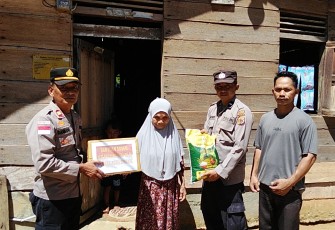 Polres Aceh Singkil Salurkan Bantuan Sembako kepada Masyarakat yang Membutuhkan