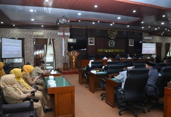 Situasi sidang paripurna DPRD Kabupaten Trenggalek, agenda penyerahan Nota Penjelasan Ranperda Tentang Perubahan Perda nomor 12 dan 13 tahun 2015 tentang Pemerintahan Desa dan Pemilihan Kepala Desa dan BPD