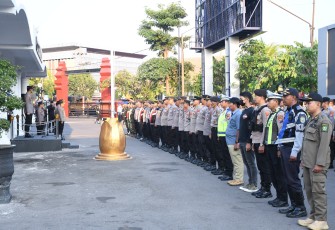 Personel Polres Madiun Kota bersama unsur lintas sektor melaksanakan patroli siaga sebagai upaya menjaga keamanan dan memastikan situasi kamtibmas di wilayah tetap aman dan kondusif.