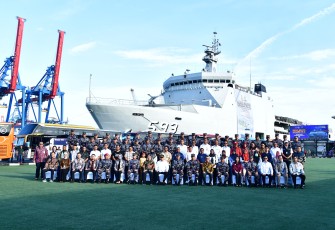 Kasal bersama Menko Polkam dan Ketua Baznas Berangkatkan Gelombang Kedua Mudik Gratis Rute Jakarta-Semarang-Surabaya Gunakan KRI Banda Aceh-593
