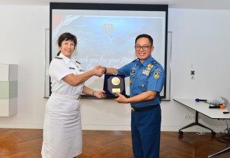 Kepala Pusat Pengkajian Maritim (Kapusjianmar) Seskoal Laksamana Pertama TNI Salim, S.E., M.Phil., M.Tr.Opsla ditunjuk sebagai Ketua Delegasi TNI Angkatan Laut dalam rangka menerima Tim Peneliti Staf Kementerian Pertahanan Belanda Young Delegation Team