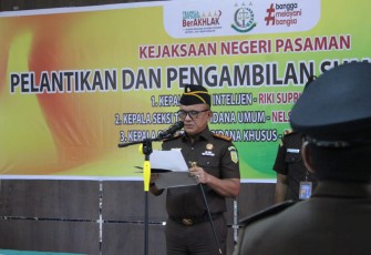 Kejari Pasaman Hendi Arifin SH. M.H Lantik Tiga Pejabat Eselon IV yang Baru