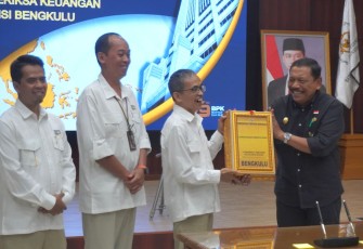 Pemerintah Provinsi Bengkulu menyampaikan Laporan Keuangan Pemerintah Daerah (LKPD) Provinsi Bengkulu Tahun Anggaran 2025 (unaudited) kepada Badan Pemeriksa Keuangan (BPK) RI Perwakilan Bengkulu, Selasa (31/3) /Foto : MC 