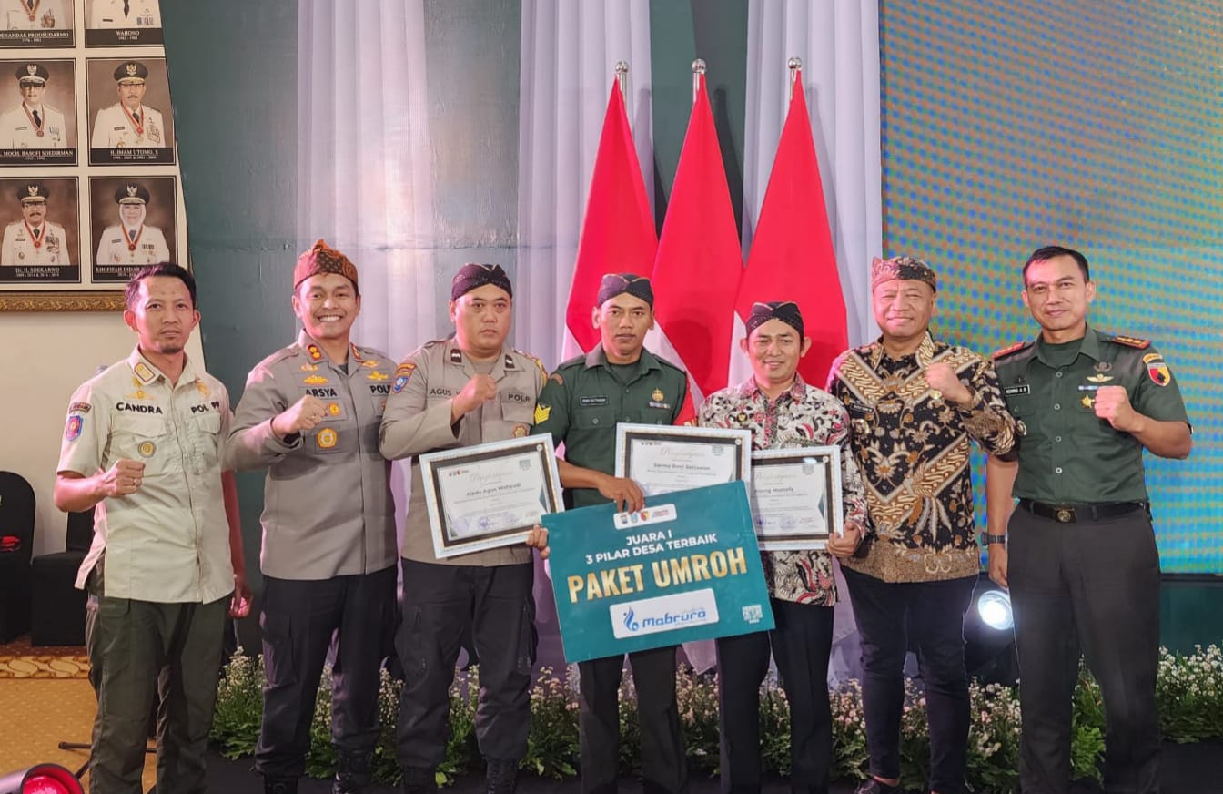 Penyerahan penghargaan dilakukan di Gedung Negara Grahadi Surabaya, Rabu (20/9/2023) malam. 