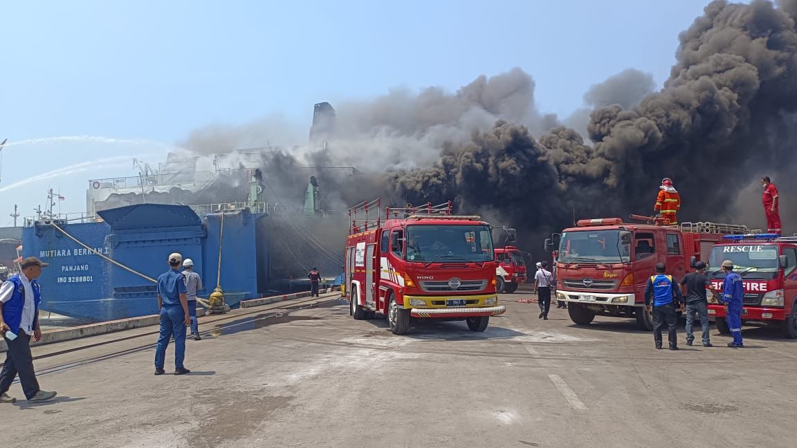 kapal terbakar
