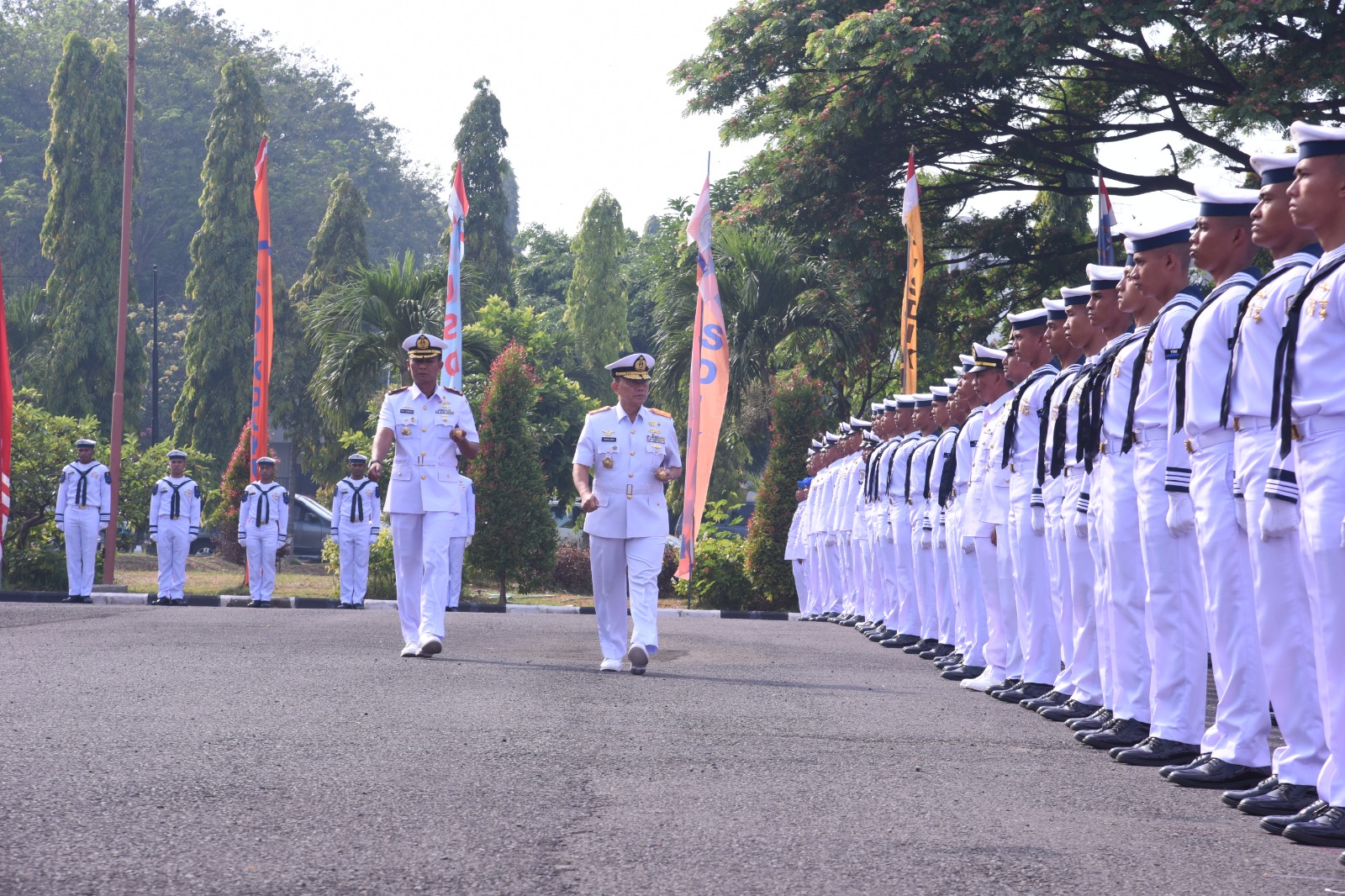Komandan Kodikdukum Laksma TNI Dr. Taufik Arief, bertempat di Lapangan Apel Mako Kodikdukum Kodiklatal Surabaya, Jumat  (11/8/2023).