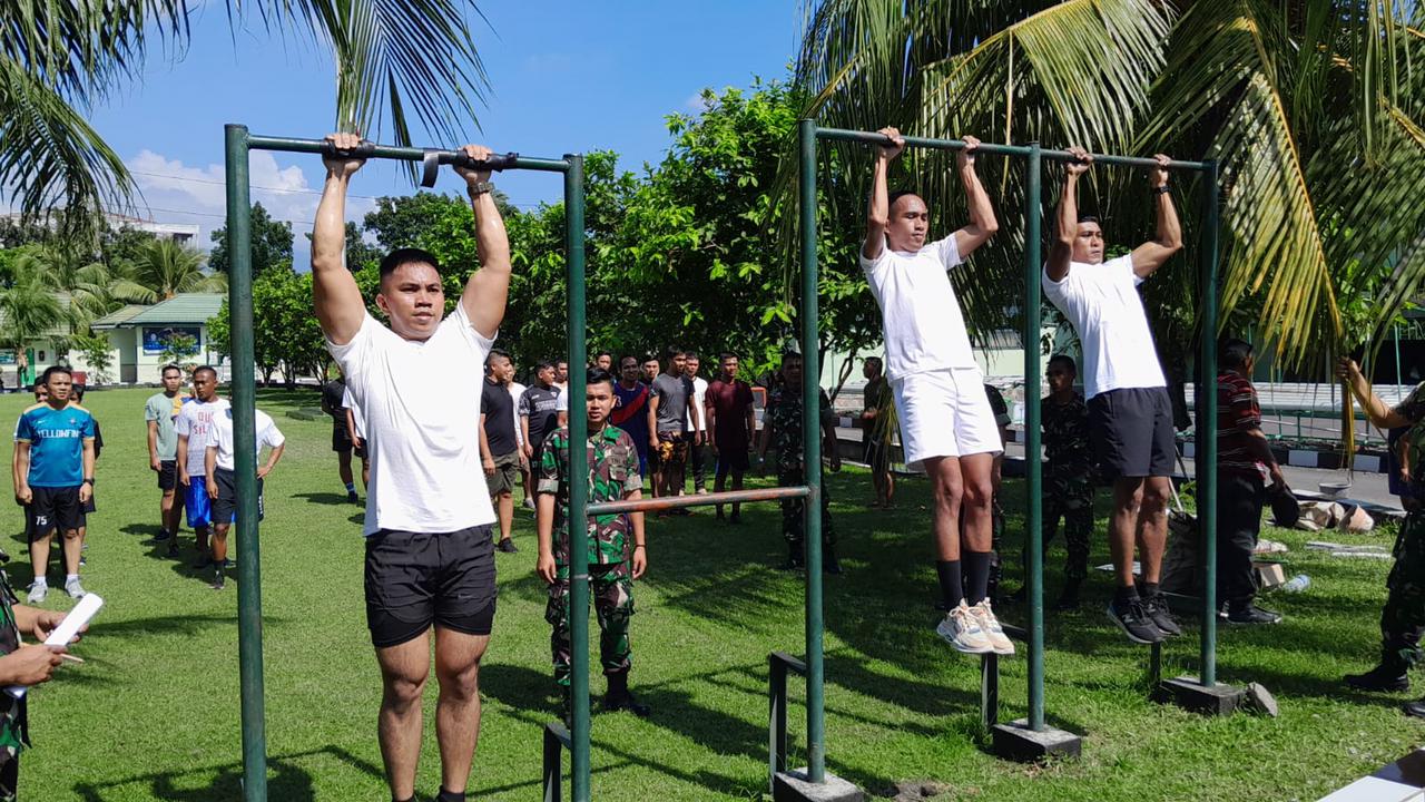 Personil kodim 1310/Bitung saat memeriksa kesehatan calon anggota Komcad