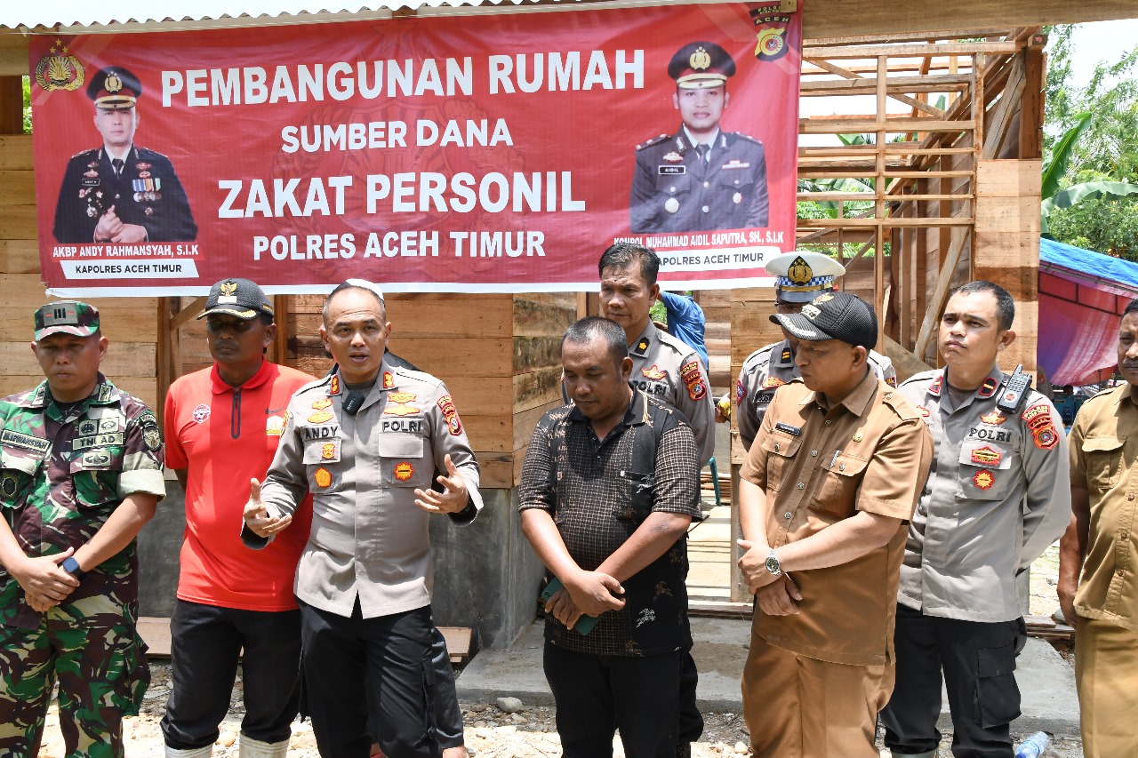 Kapolres Aceh Timur Pimpin Gotong Royong Bangun Rumah Warga Peureulak Barat