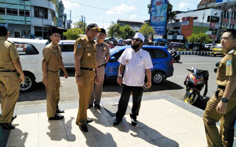 Walikota H Helmi Hasan SE bersama Dinas PUPR Kota di Kantor BPRS simpang Kebun Geran Jalan Soeprapto, Senin (7/8/2017)