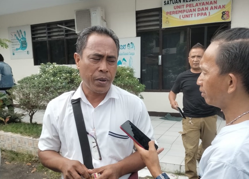 Kepala bagian operasional kapal KMP Tude PD Bangun Bitung usai mengantarkan berkas yang di minta oleh Tipidkor Polres Bitung