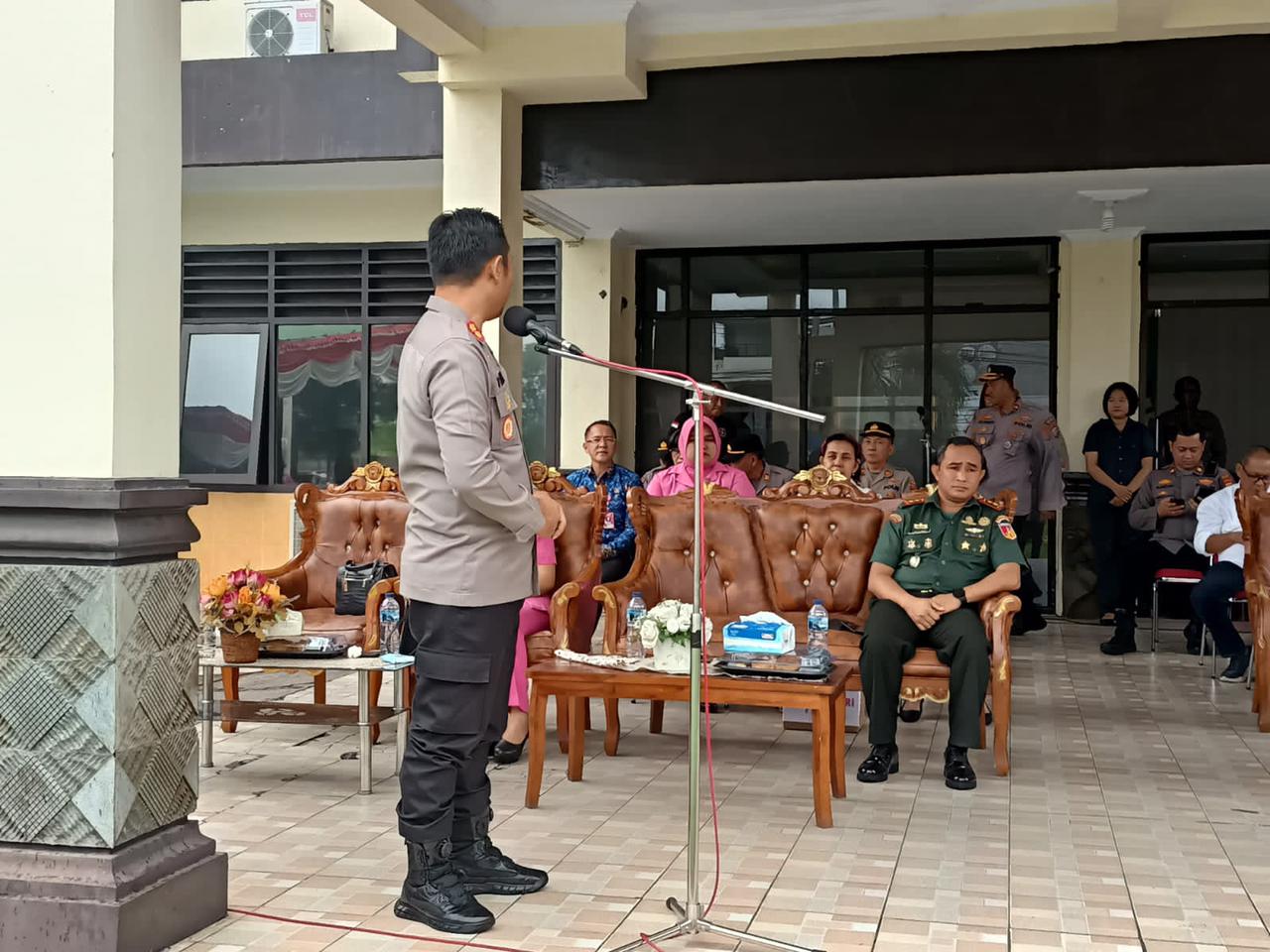 Kapolres Bitung AKBP Tommy Bambang Souissa SIK saat memberikan sambutan