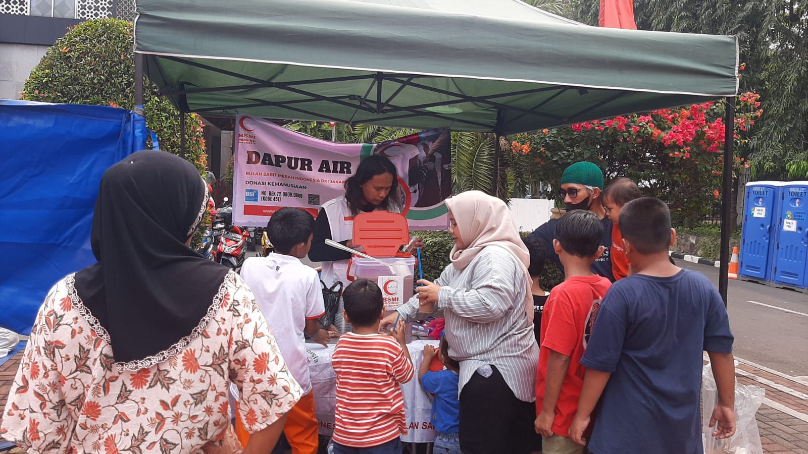 BSMI Jakarta Dirikan Posko Dapur Air untuk Penyintas Kebakaran