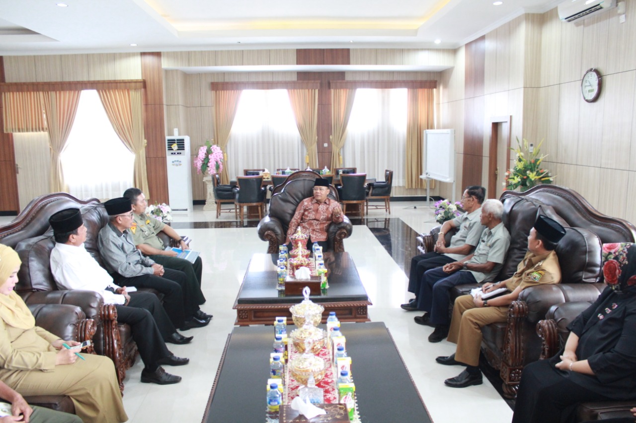 Plt Gubernur Rohidin Mersyah menerima audensi tim pengusung uang kertas bergambar ibu Fatmawati.