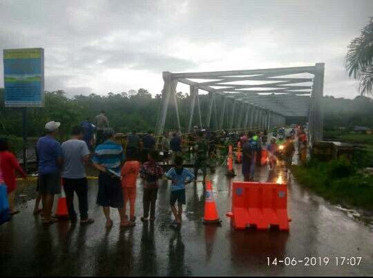 Jalan longsor