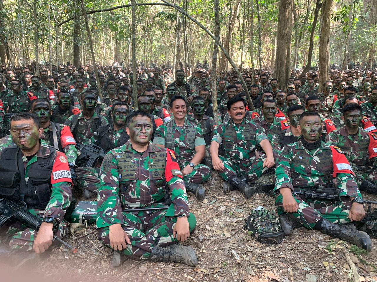 Panglima TNI bersama seluruh prajurit TNI AD peserta kartika yudha 2019