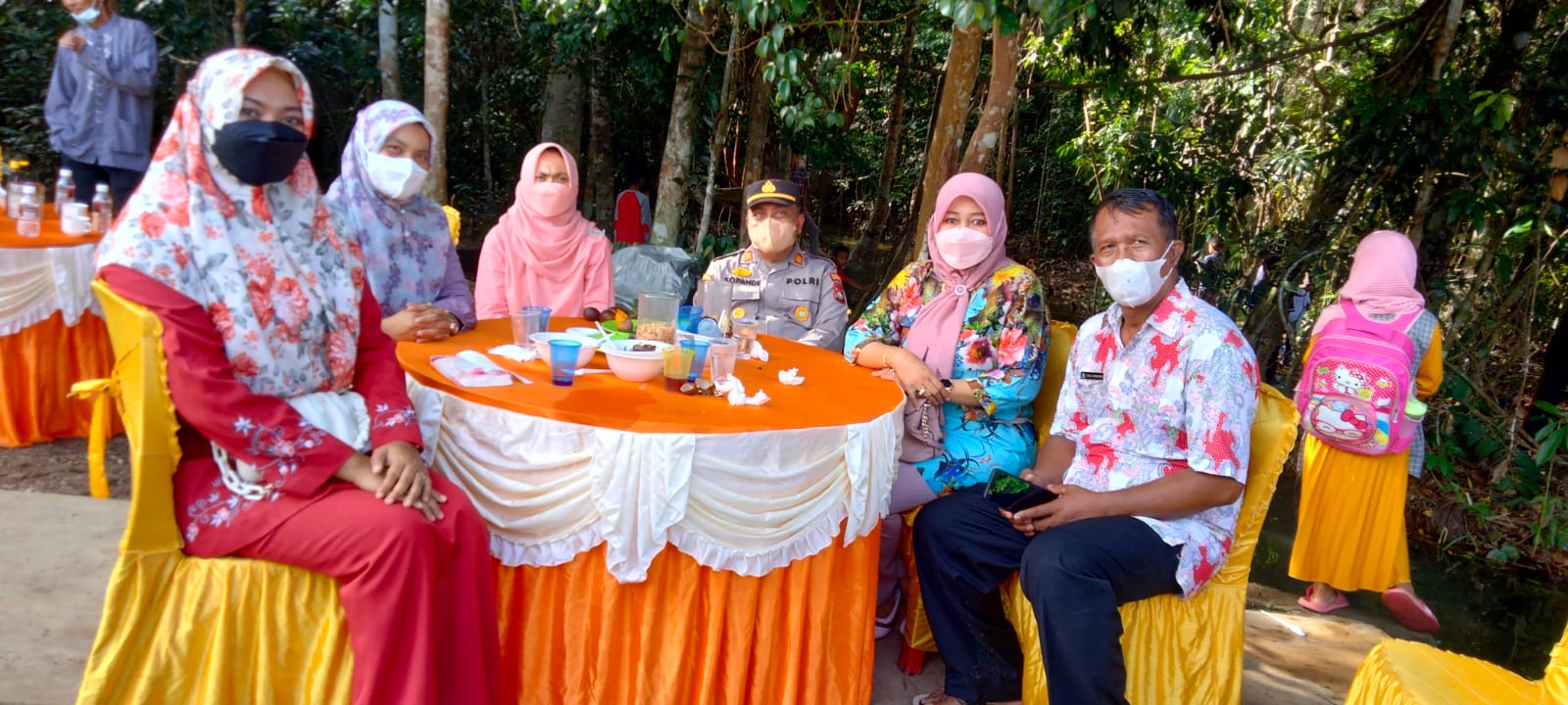 Kepala desa beserta Kapolsek, Lurah dan pendamping